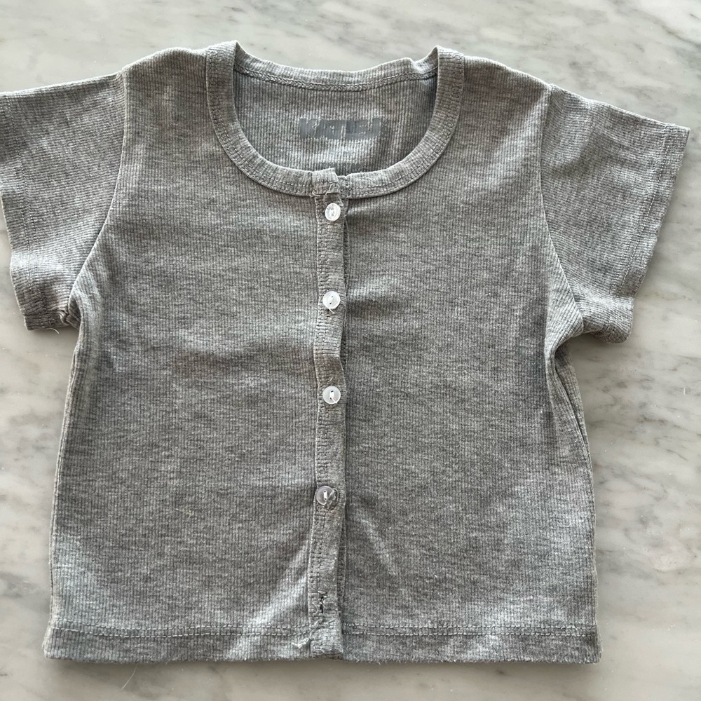 Katie J NYC Gray Short Sleeve Button-Up Tee